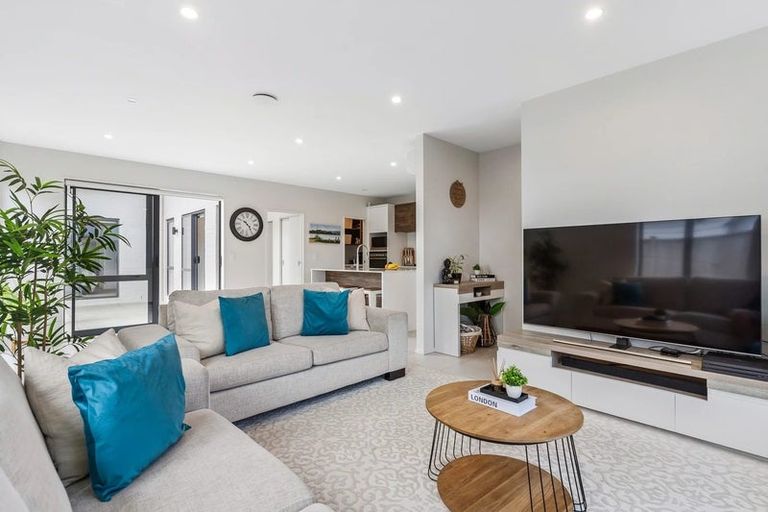 Photo of property in 72 Te Napi Drive, Takanini, 2112