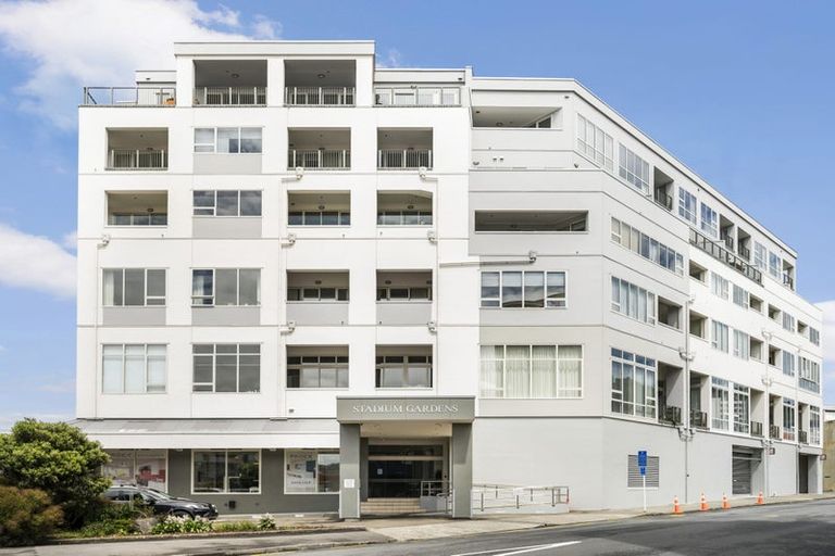 Photo of property in Stadium Garden Flats, 309/107 Thorndon Quay, Pipitea, Wellington, 6011
