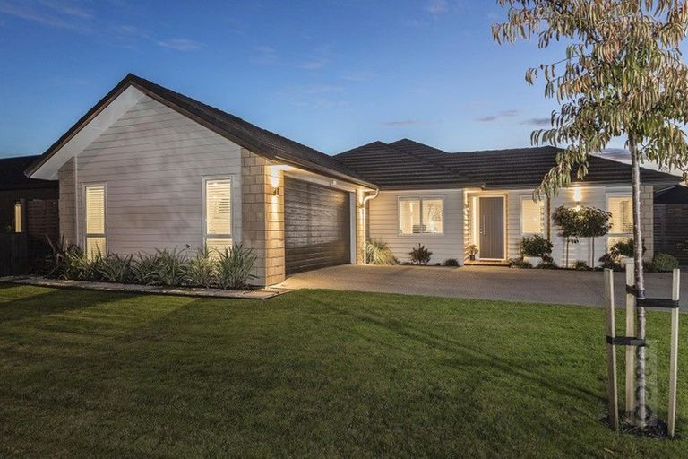 Photo of property in 14 Pohutukawa Parade, Riverhead, 0820