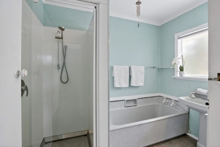 Photo of property in 100 Alexander Road, Raumati Beach, Paraparaumu, 5032