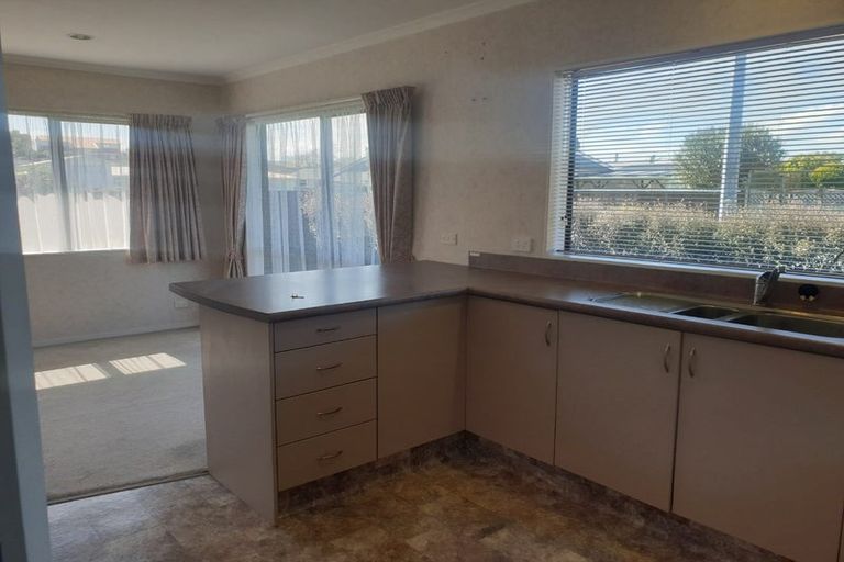 Photo of property in 3 Riversdale Drive, Merrilands, New Plymouth, 4312