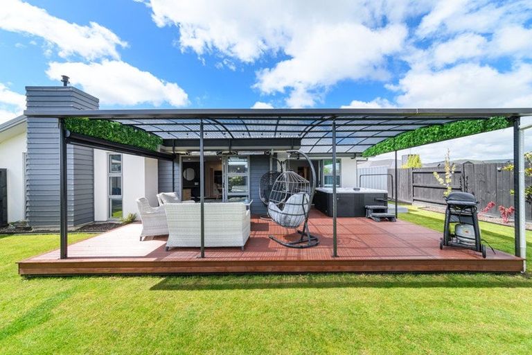 Photo of property in 5 Stratford Court, Fitzherbert, Palmerston North, 4410