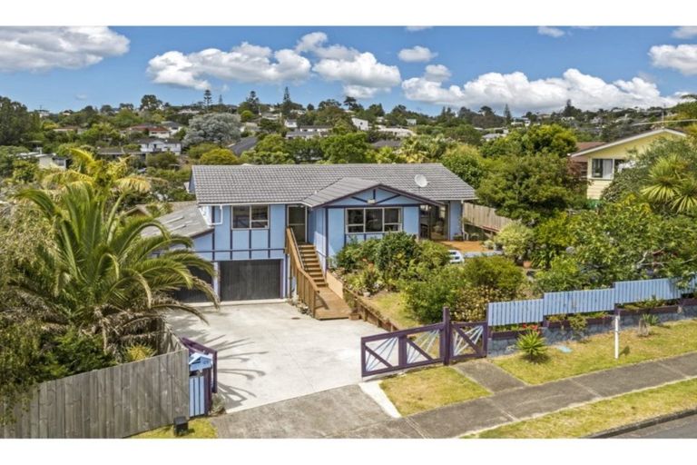 Photo of property in 123 Weatherly Road, Torbay, Auckland, 0630