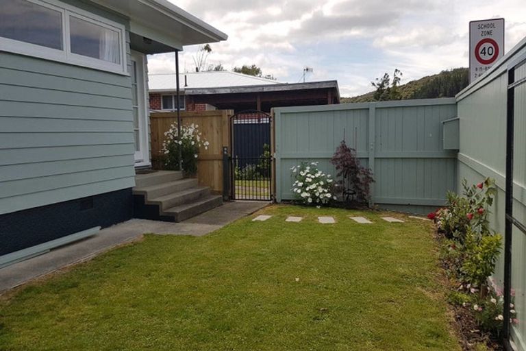 Photo of property in 87a Karamu Crescent, Wainuiomata, Lower Hutt, 5014