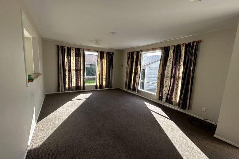 Photo of property in 1/18 Inwoods Road, Parklands, Christchurch, 8083