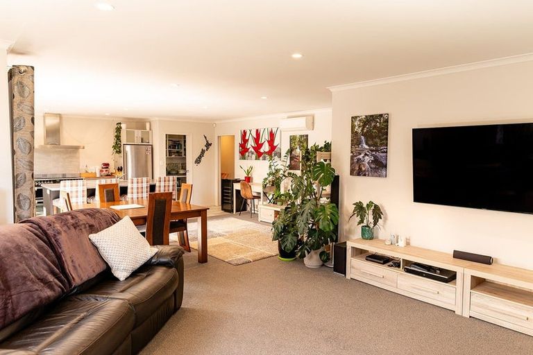 Photo of property in 136 Golden Shore Place, Coromandel, 3506