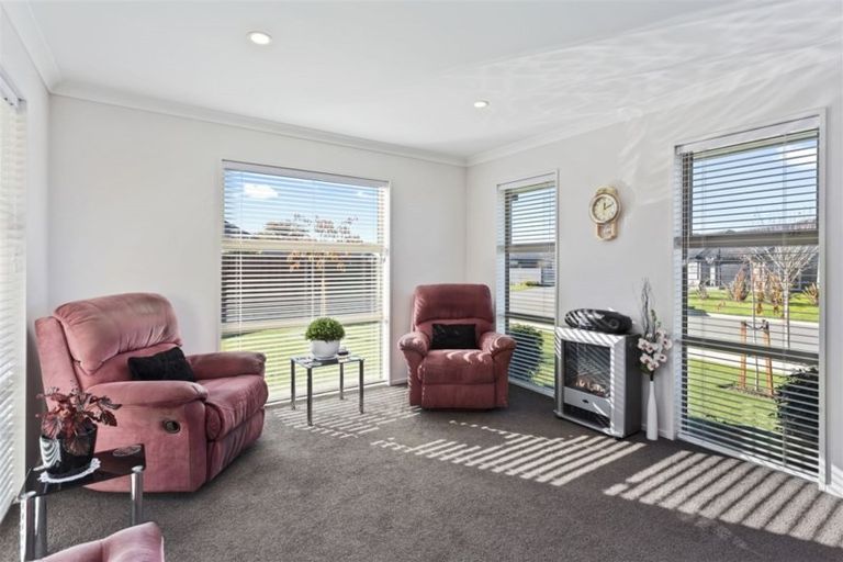 Photo of property in 16 Watkins Drive, Rangiora, 7400