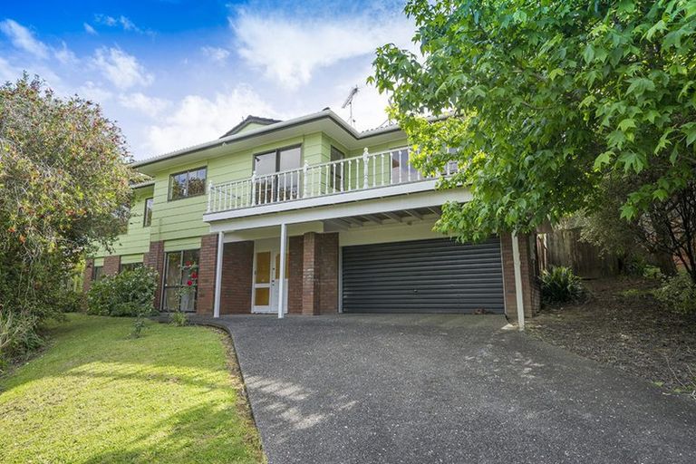 Photo of property in 18 Murano Place, Chatswood, Auckland, 0626
