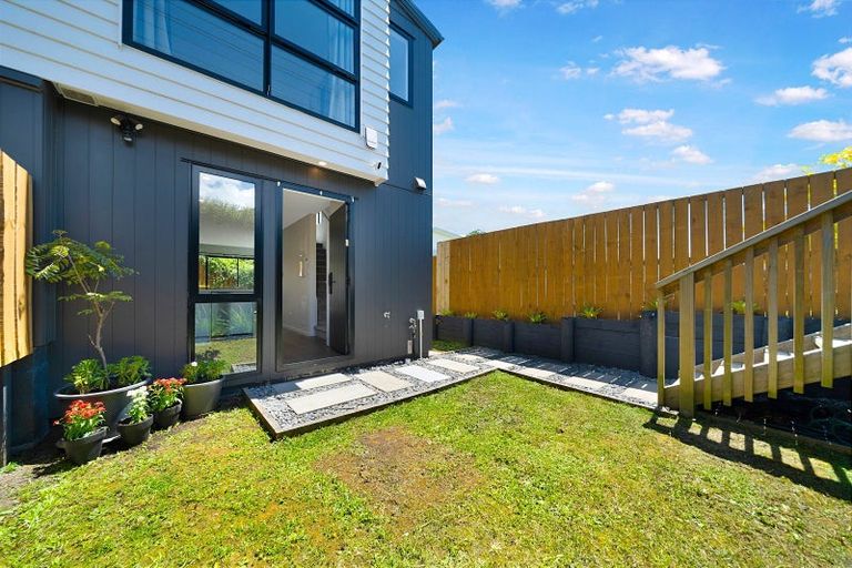 Photo of property in 2e Milich Terrace, Te Atatu South, Auckland, 0610