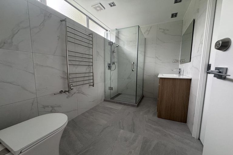 Photo of property in 77 Kittiwake Drive, Schnapper Rock, Auckland, 0632