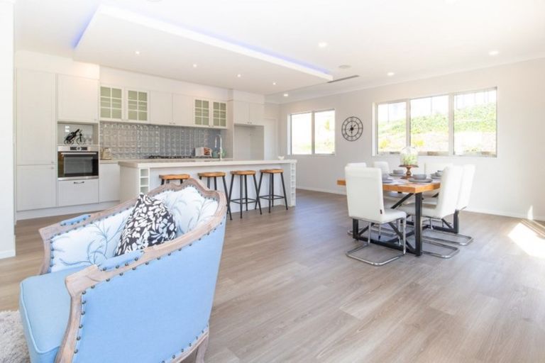 Photo of property in 104 Arran Point Parade, Orewa, 0931
