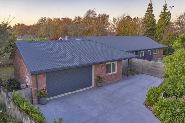 Photo of property in 15 Halcione Close, Flagstaff, Hamilton, 3210