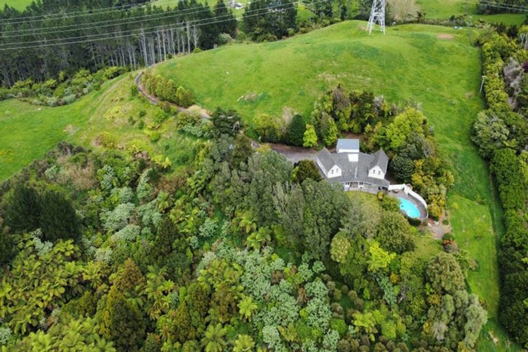 Photo of property in 447 Barrett Road, Omata, New Plymouth, 4374
