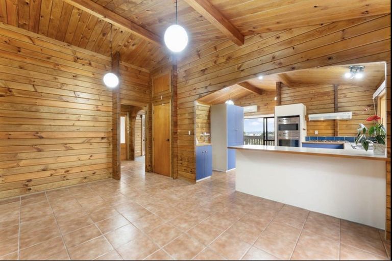 Photo of property in 10 Lagoon Way, West Harbour, Auckland, 0618