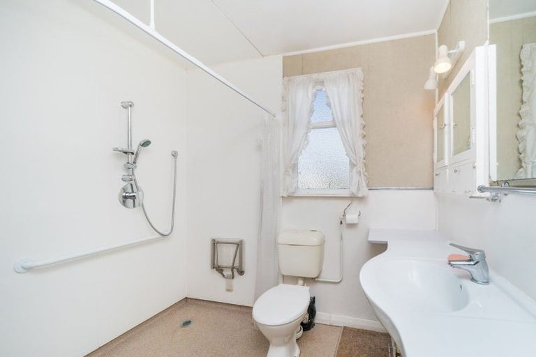 Photo of property in 14 Vernon Avenue, Takaro, Palmerston North, 4412