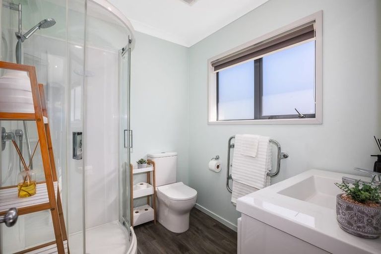 Photo of property in 5 Colin Guppy Crescent, Riverstone Terraces, Upper Hutt, 5018