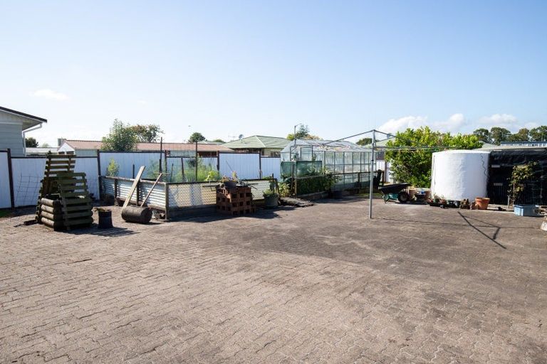 Photo of property in 2 Hale Place, Ngatea, 3503