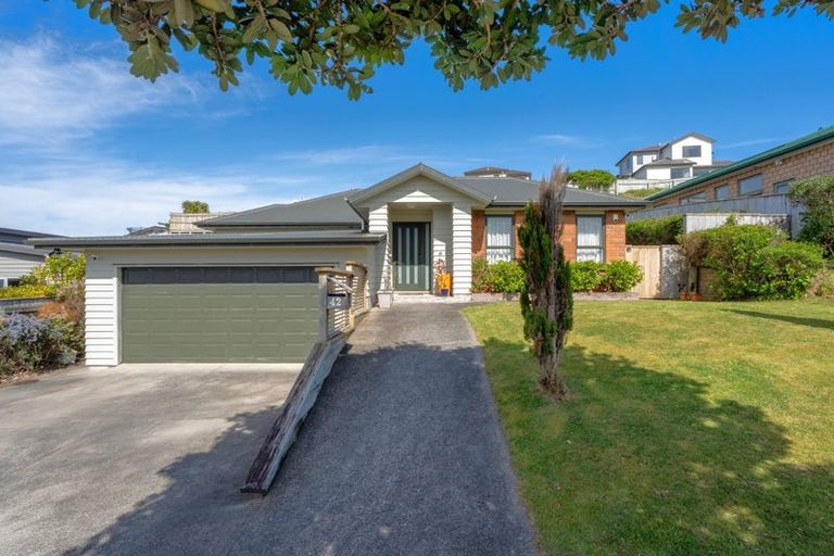 Photo of property in 42 Tongariro Drive, Aotea, Porirua, 5024