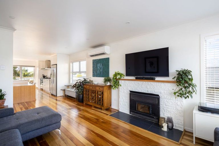 Photo of property in 10 Margaret Place, Merrilands, New Plymouth, 4312