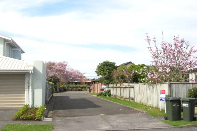 Photo of property in 17d Kinross Drive, Merrilands, New Plymouth, 4312