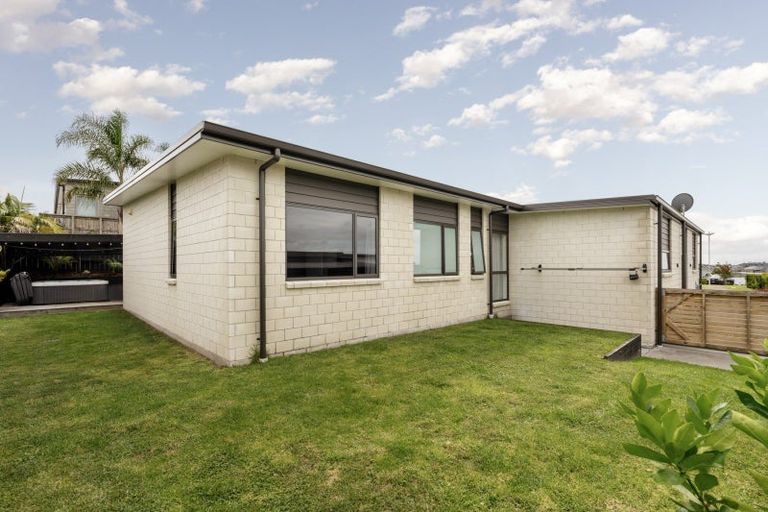 Photo of property in 5 Manotini Way, Pyes Pa, Tauranga, 3112