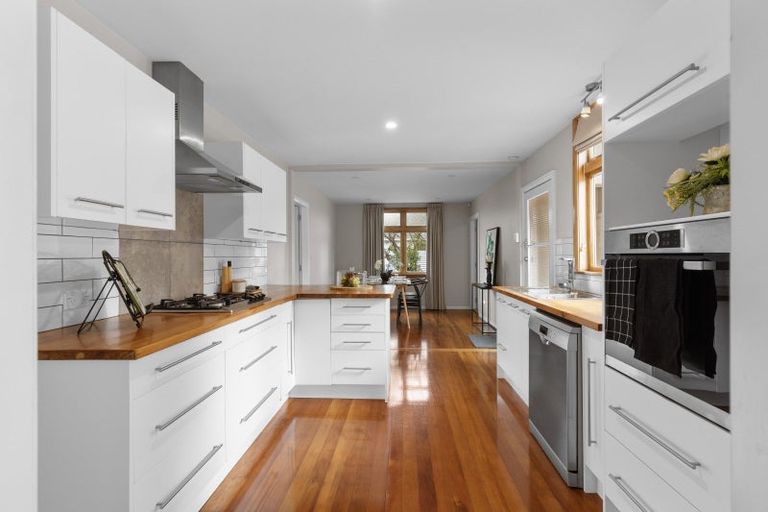 Photo of property in 17 East Street, Terrace End, Palmerston North, 4410