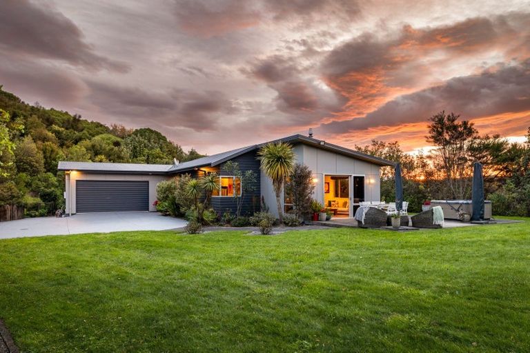 Photo of property in 28 Esk View Road, Eskdale, Napier, 4182