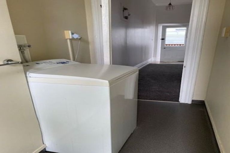 Photo of property in 74 Rolleston Street, Mount Cook, Wellington, 6021