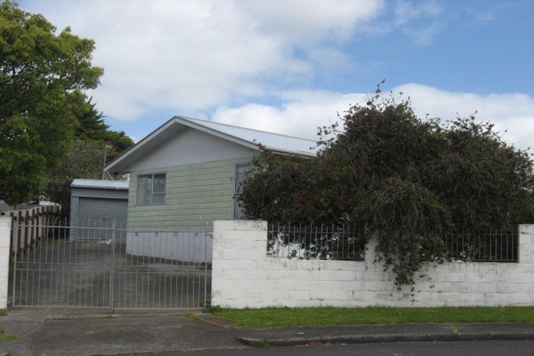 Photo of property in 8 Iris Place, Clendon Park, Auckland, 2103