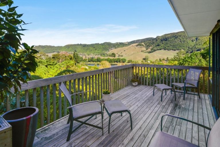 Photo of property in 6 Ridge Road, Lake Okareka, Rotorua, 3076