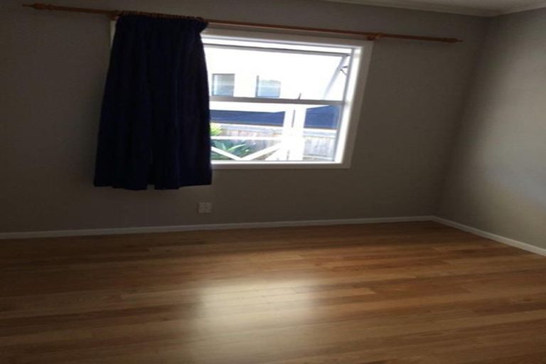 Photo of property in 45 Glen Marine Parade, Glendene, Auckland, 0602