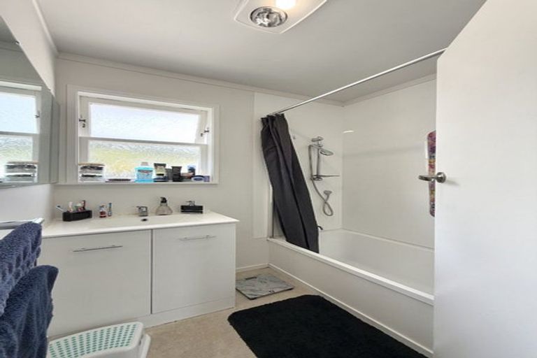Photo of property in 14 Ruthven Road, Wainuiomata, Lower Hutt, 5014