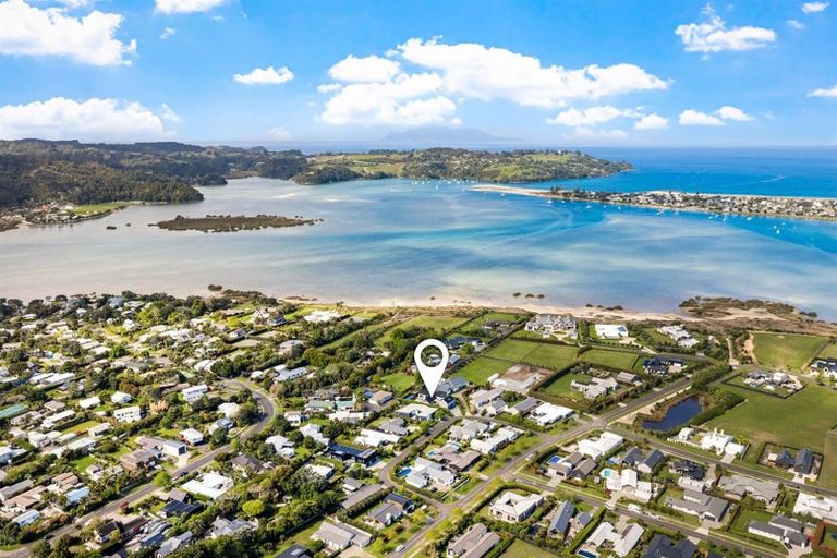Photo of property in 15 Wrybill Way, Point Wells, 0986