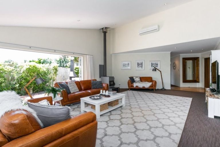 Photo of property in 28 Airini Road, Waimarama, Havelock North, 4294