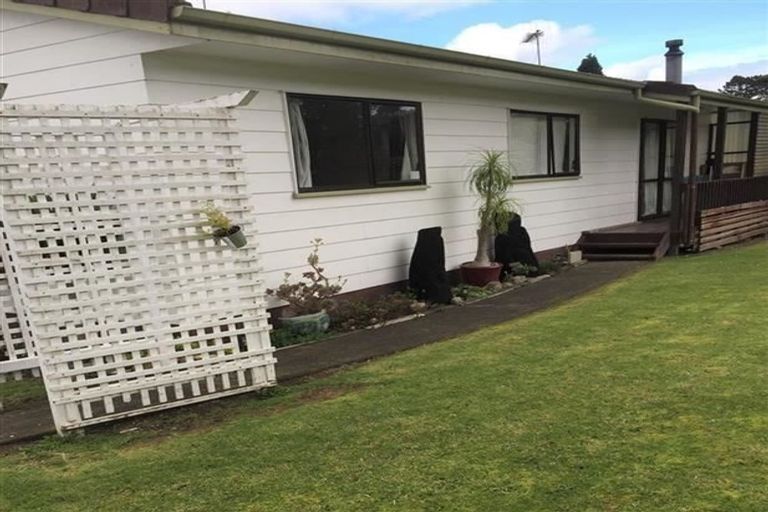 Photo of property in 89 West Harbour Drive, West Harbour, Auckland, 0618