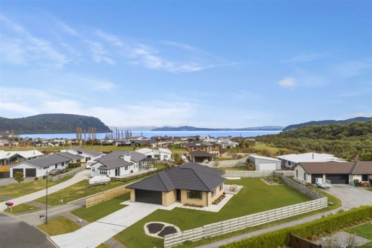 Photo of property in 27 Pukeko Way, Kinloch, Taupo, 3377