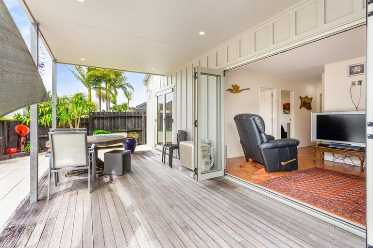 Photo of property in 44a Spinnaker Drive, Te Atatu Peninsula, Auckland, 0610