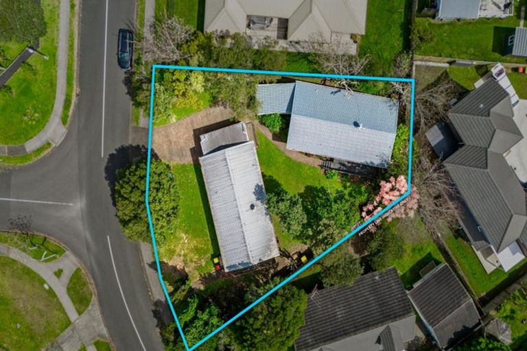 Photo of property in 2/5 Compass Place, Te Atatu Peninsula, Auckland, 0610