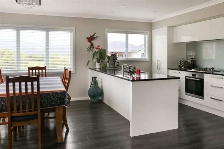 Photo of property in 101 Riverstone Drive, Riverstone Terraces, Upper Hutt, 5018