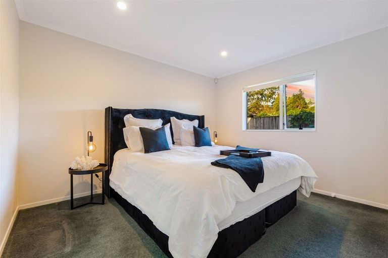 Photo of property in 14 Nirmal Place, Sunnyvale, Auckland, 0612