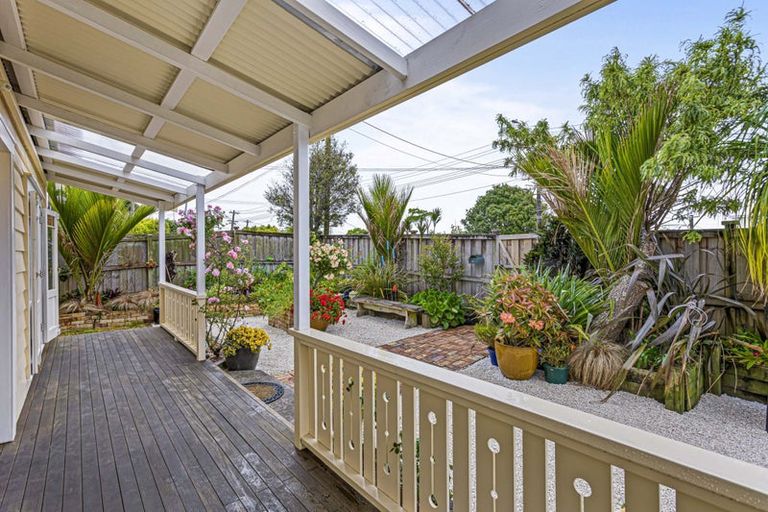 Photo of property in 40 Rangatira Road, Birkenhead, Auckland, 0626