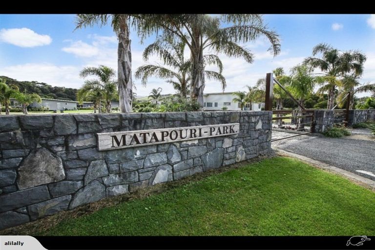Photo of property in 2 Edgewater Place, Matapouri, Whangarei, 0173