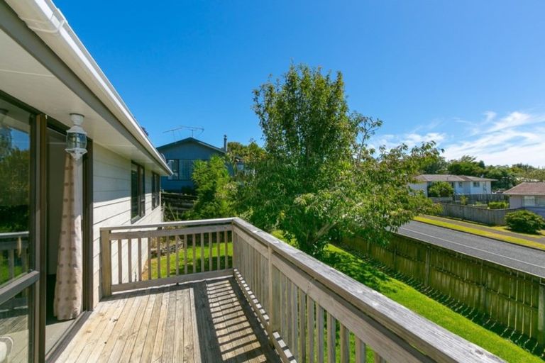 Photo of property in 43 Riversdale Drive, Merrilands, New Plymouth, 4312