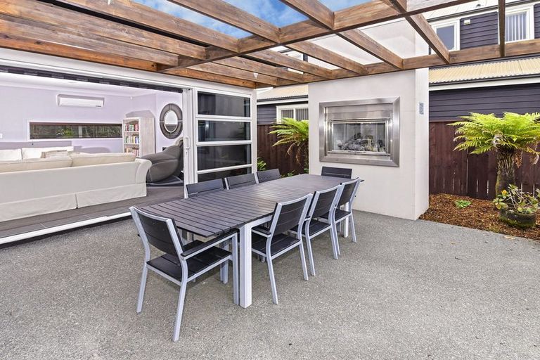 Photo of property in 17 Hinau Street, New Lynn, Auckland, 0600