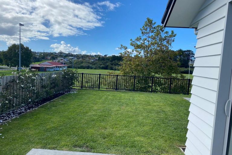 Photo of property in 3 Pae Moana Place, Stanmore Bay, Whangaparaoa, 0932
