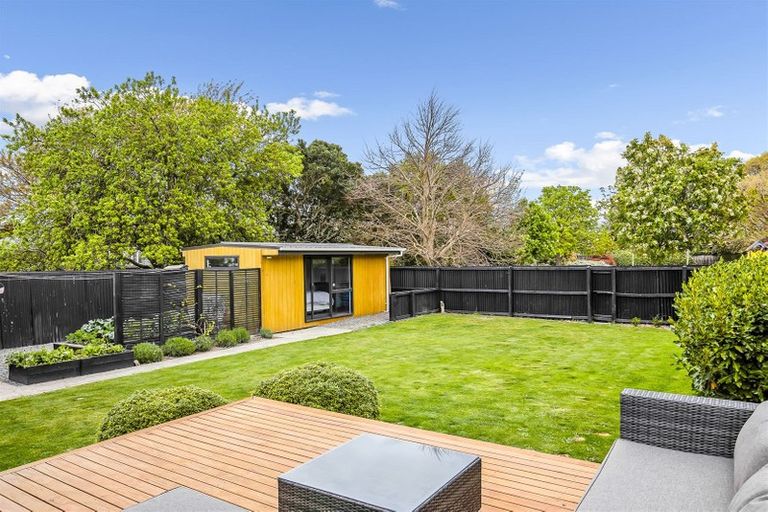 Photo of property in 19 Pitcairn Crescent, Bryndwr, Christchurch, 8053