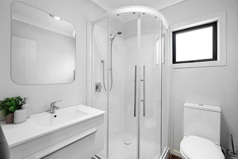 Photo of property in 65 Seaview Road, Marfell, New Plymouth, 4310