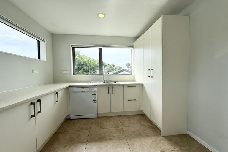 Photo of property in 16 Normandy Place, Henderson, Auckland, 0610