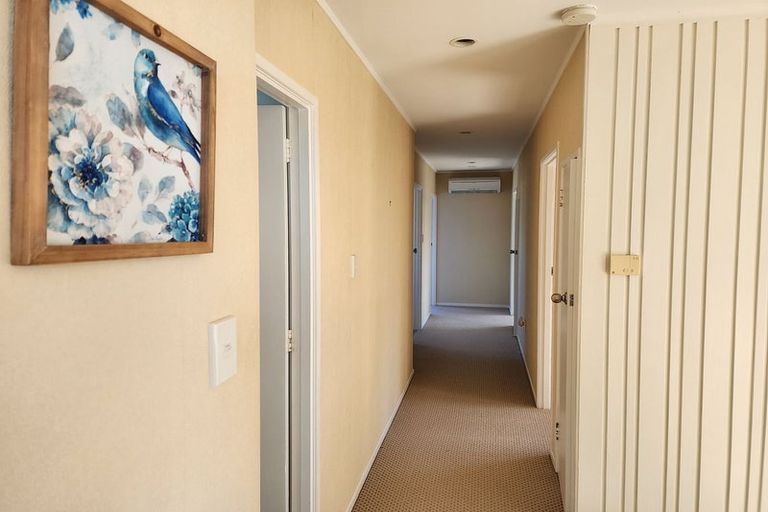 Photo of property in 24 Megan Avenue, Pakuranga Heights, Auckland, 2010