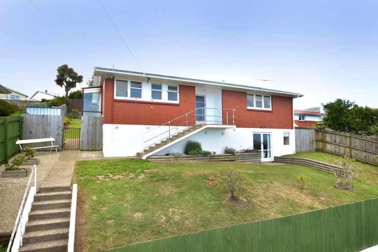 Photo of property in 4 Hanlon Street, Halfway Bush, Dunedin, 9010
